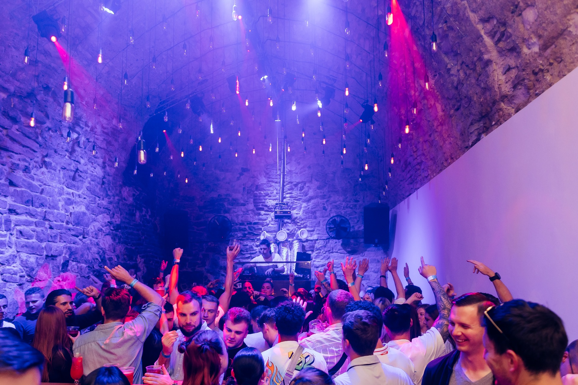 Prague Pub Crawl with Unlimited Drinks and Cocktails